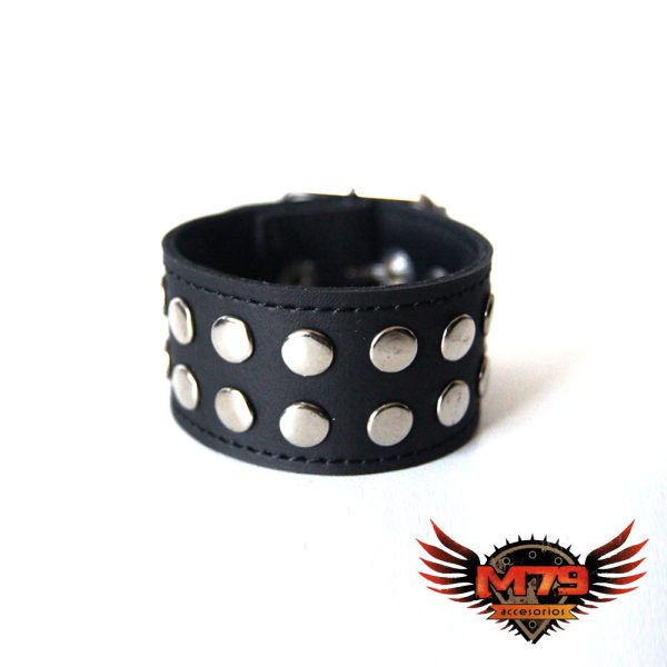 Muñequera de cuero negro con 2 hileras de remaches D11