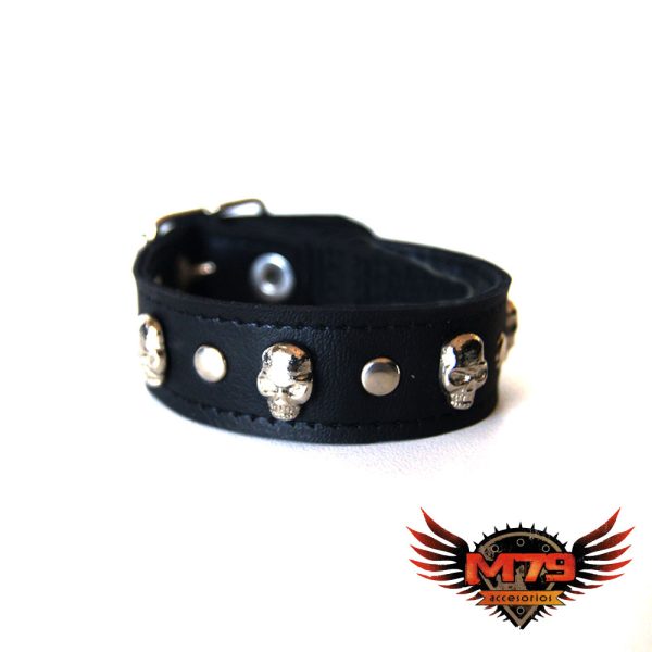 Muñequera de cuero negro con cráneos y remaches D77