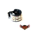 Muñequera de cuero negro con 2 hileras de tachas D8