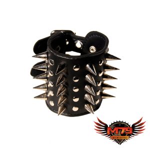 Muñequera de cuero negro con púa y remaches D27